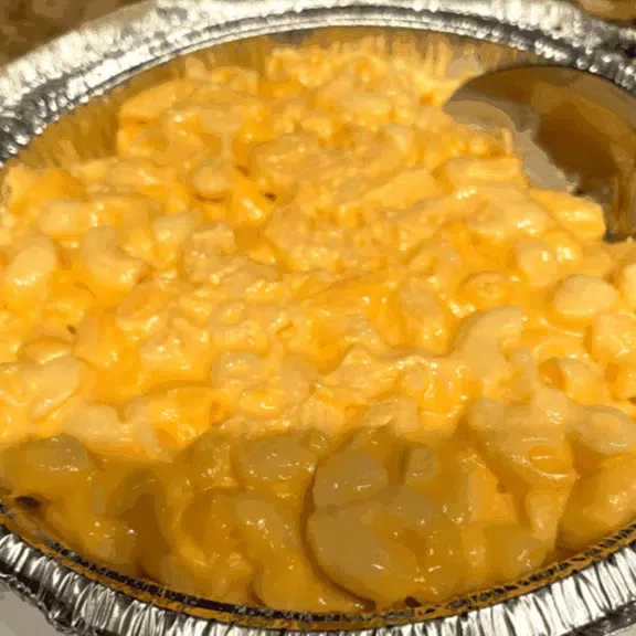 Creamy baked macaroni and cheese side dish